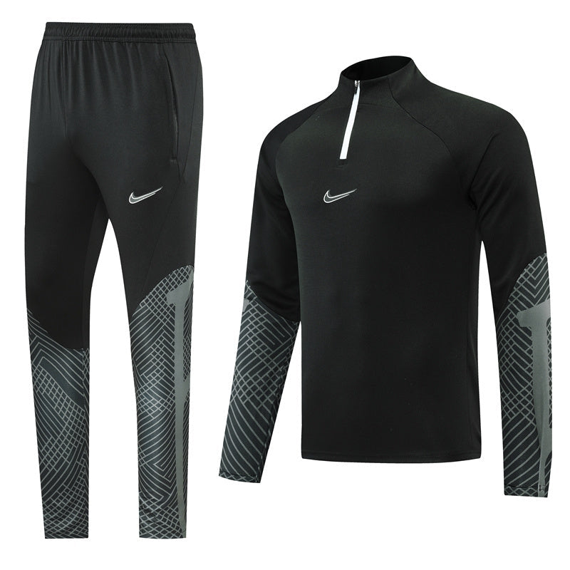 NIKE TRACKSUIT