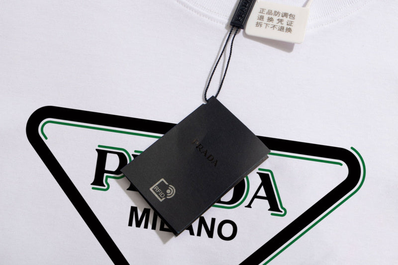 PRADA T-SHIRT