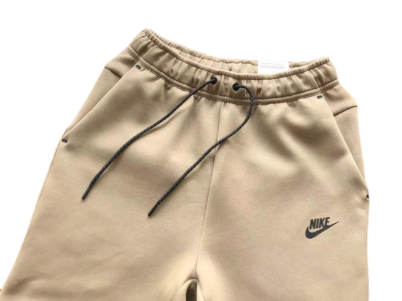 NIKE TECH SHORTS